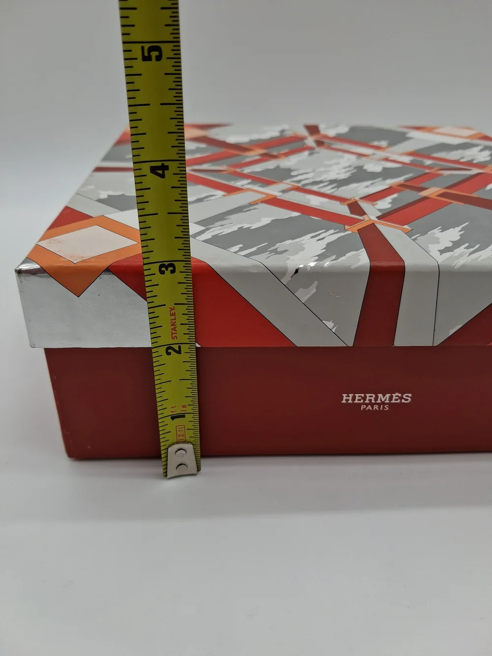 HERMÈS Paris Perspective Cassandre Illustrated Carré Presentation Box Cushion